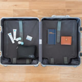 スーツケースと小物類